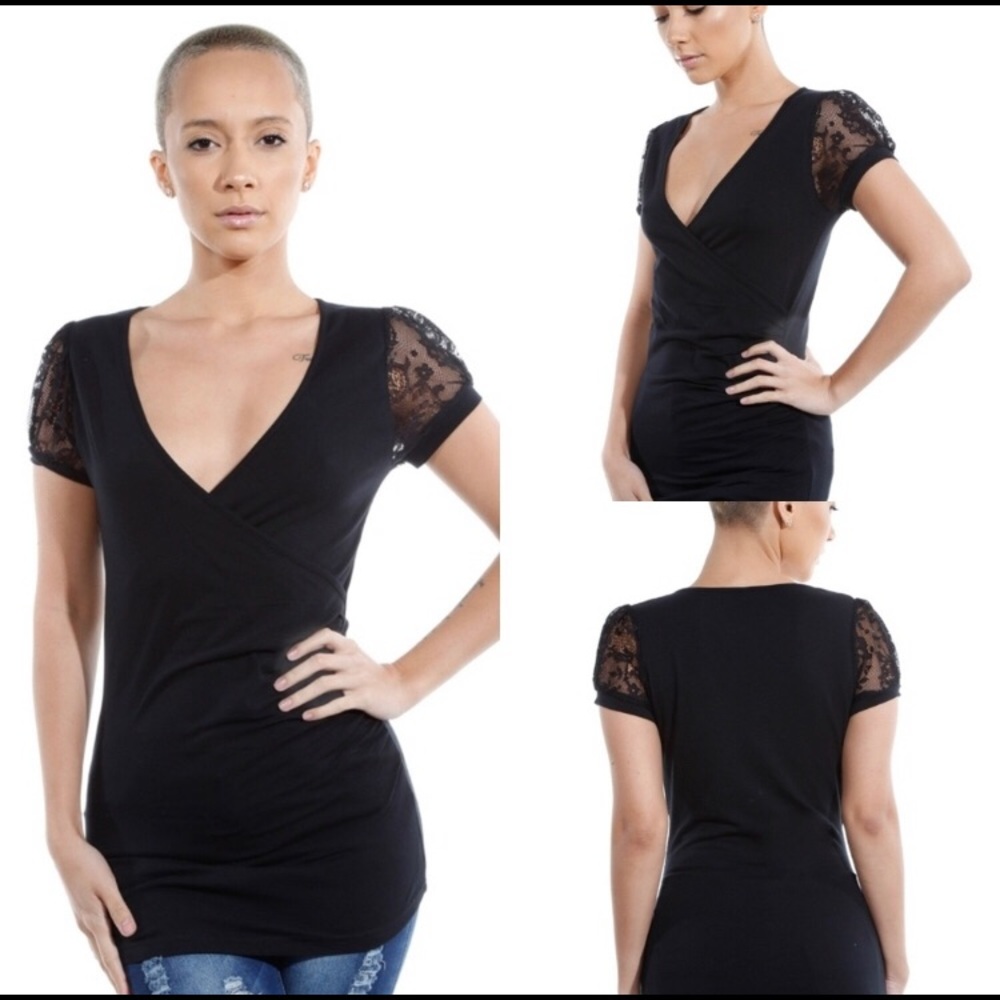 Like New! Women’s Color Story lace detail T-shirt